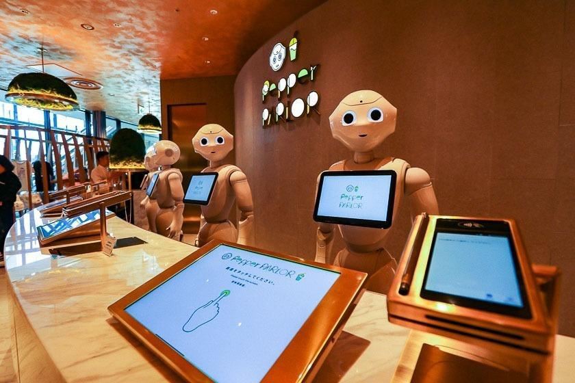 Anvendelse af minicomputer i AI i restaurationsbranchen